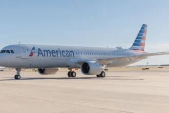 Airbus A321XLR de American Airlines con la librea actual de la aerolínea