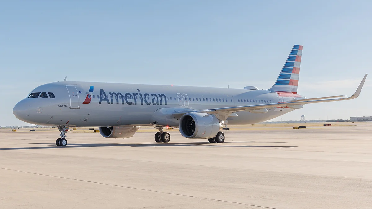 Airbus A321XLR de American Airlines con la librea actual de la aerolínea
